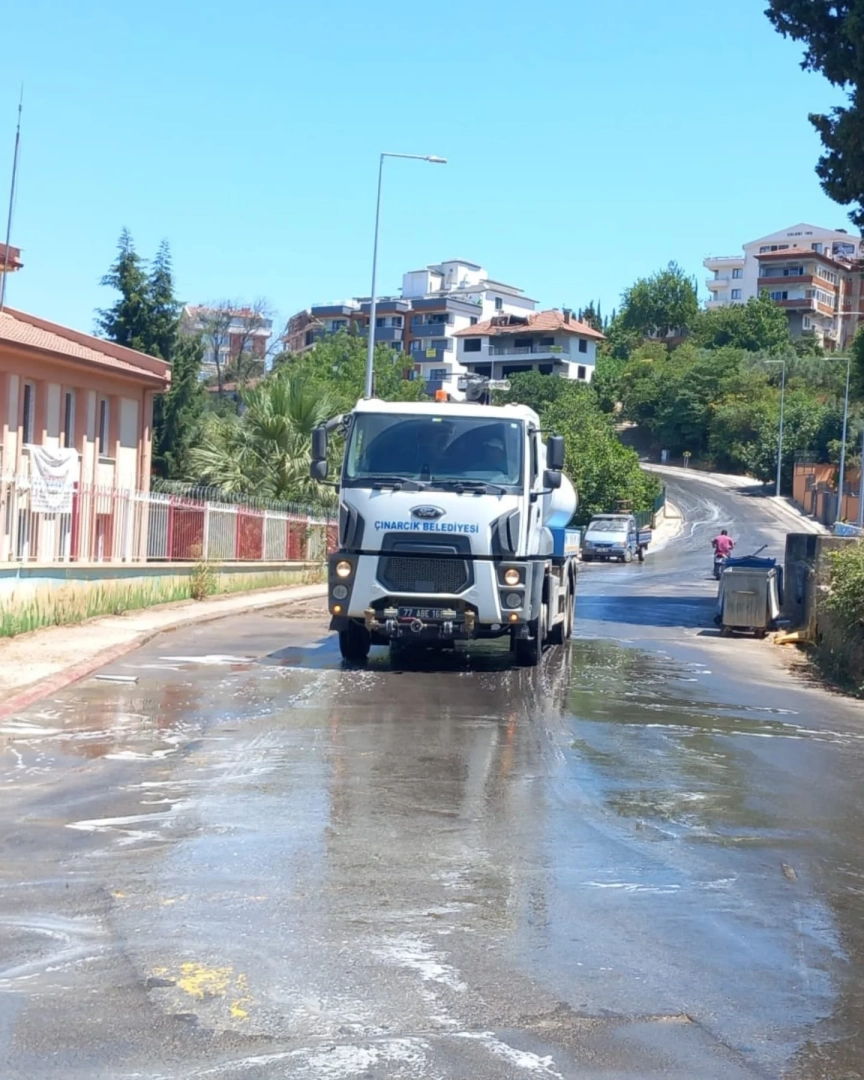 Çınarcık Belediyesi Temizlik Çalışmaları: Şehir Pırıl Pırıl Oluyor