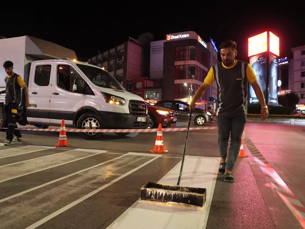 Yalova'da Yaya Geçitleri ve Otobüs Durakları Yenileniyor