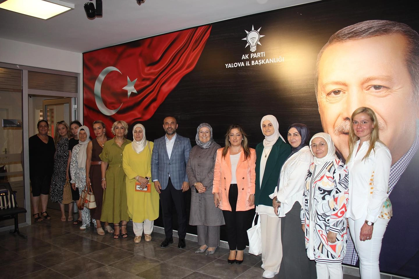 AK Parti Yalova Kadın Kolları İl Başkanı ile Toplantı Yaptı