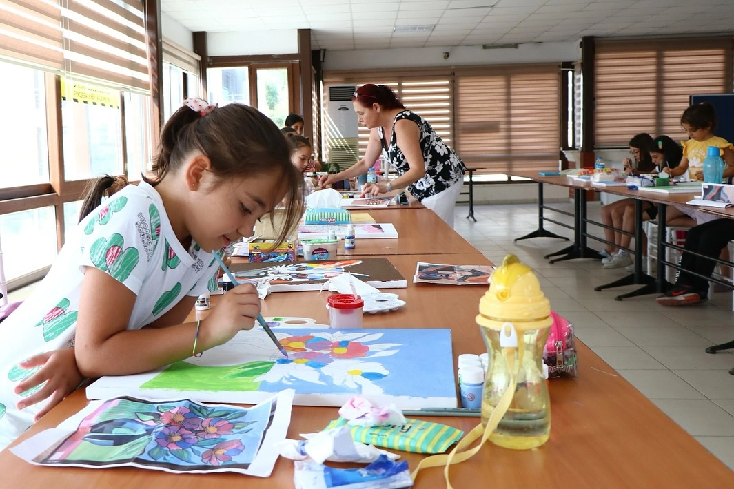 Çiftlikköy'de Yaz Resim Kursları: Çocuklar Sanatla Büyüyor