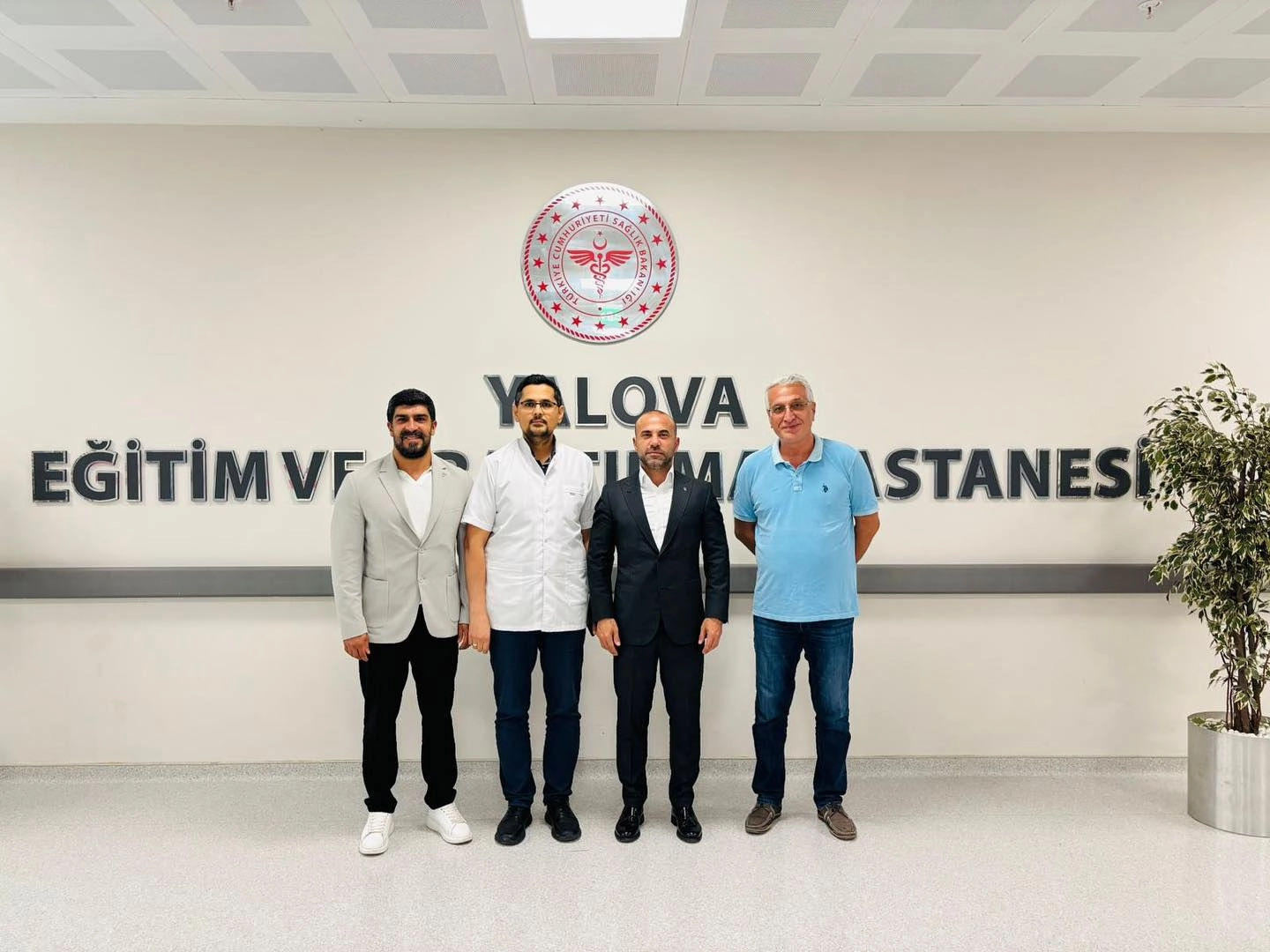 Yalova'da AK Parti'den Hastane Ziyareti: Sağlık Hizmetleri Masaya Yatırıldı