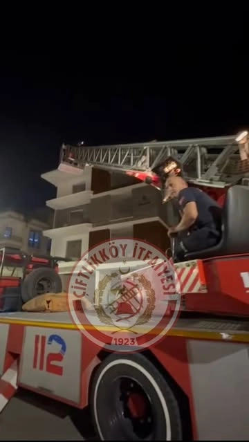 Çiftlikköy'de Mahsur Kalan Çocuk İtfaiye Ekiplerince Kurtarıldı