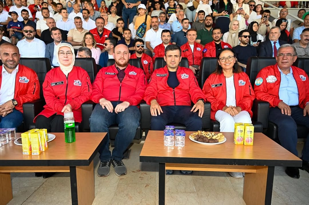 Selçuk Bayraktar Yalova'da Gençlerle Buluşt: Milli Teknoloji Hamlesi