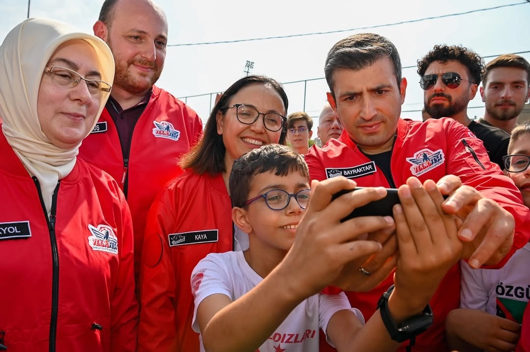 Selçuk Bayraktar Yalova'da Teknofest Drone Şampiyonası İçin Ağırlandı