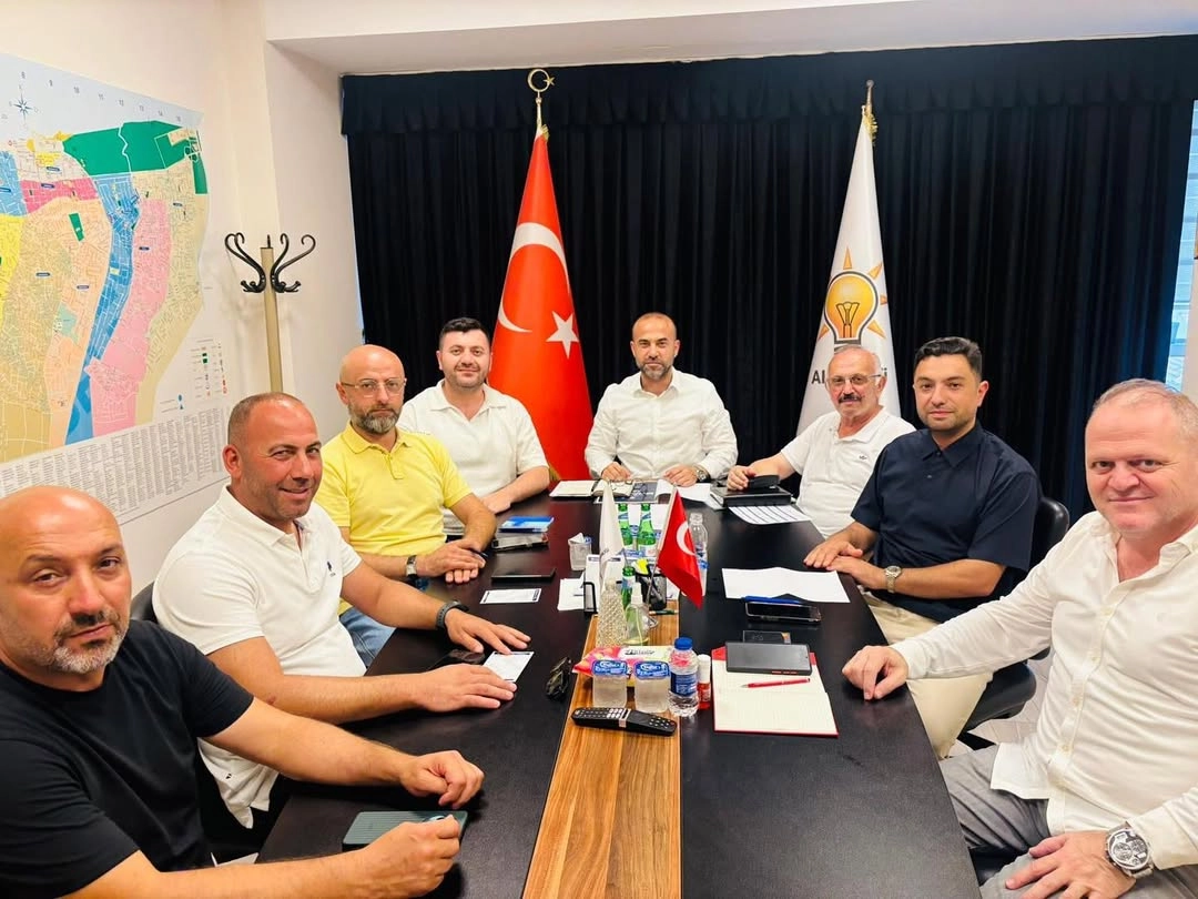 AK Parti Yalova İlçe Başkanlarıyla Strateji Toplantısı Yaptı