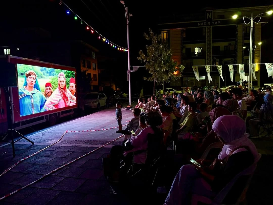 Yalova İsmetpaşa'da Çocuklar İçin Özel Sinema Gösterimi