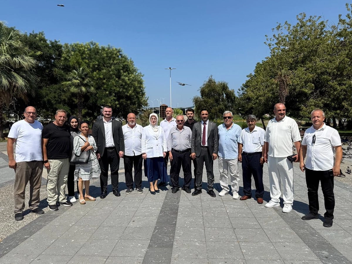AK Parti Yalova'da Esnaf Ziyaretleri: Minibüsçüler ve Yalı Caddesi'nde Buluşma