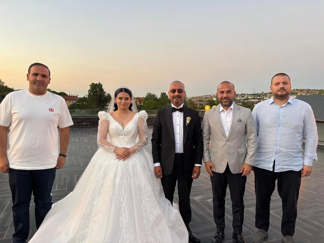 AK Parti Yalova Delegeleri Genç Çiftin Düğününde Mutluluğa Ortak Oldu