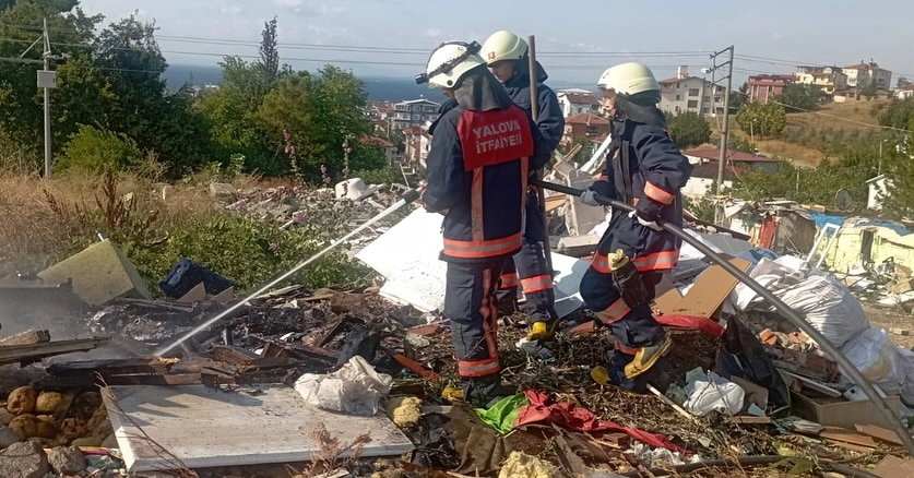 Yalova'da Çöp Yangını: İtfaiye Hızlı Müdahaleyle Söndürdü