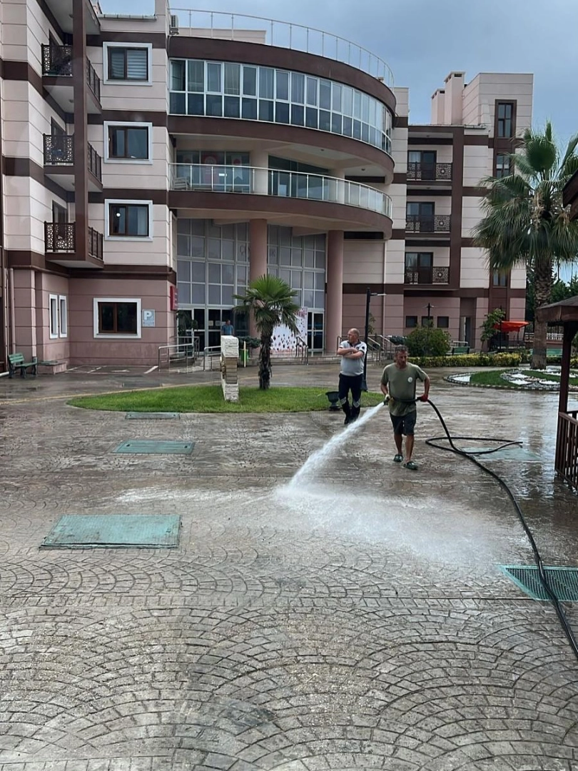 Çınarcık Belediyesi Temizlik Ekipleri Yoğun Mesai Yapıyor