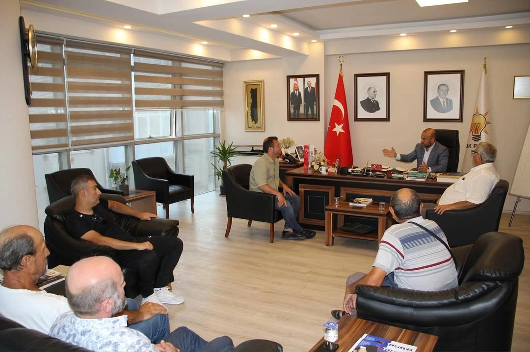 AK Parti Yalova İl Başkanlığı'na Muhtar ve Mahalle Sakinleri Ziyareti