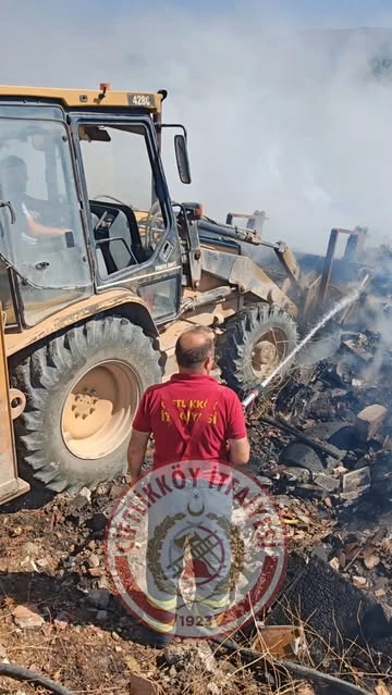 Çiftlikköy Arazi Yangını: İtfaiye Hızlı Müdahale ile Kontrol Altına Aldı