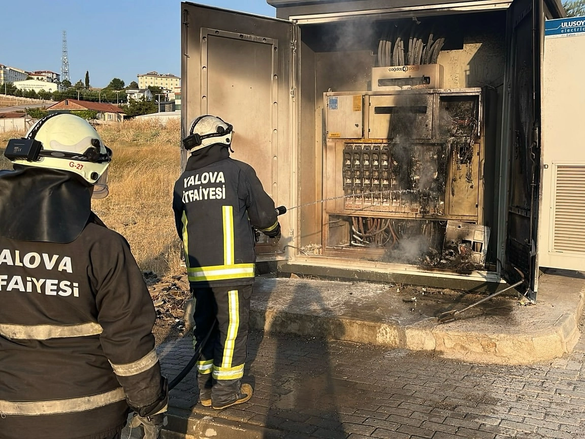 Yalova'da Trafo Yangını: İtfaiye Hızlı Müdahale Etti, Can Kaybı Yok