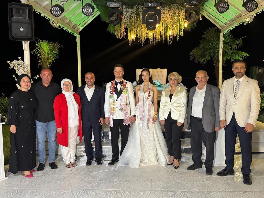 AK Parti Yalova Teşkilatı Sudenur ve Murat'ın Düğününde