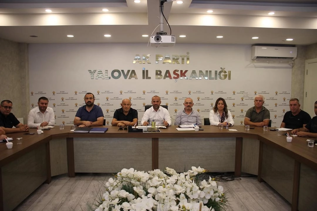 AK Parti Yalova İl Başkanlığı Toplantısı: Umut Güçlü Başkanlığında Stratejiler Belirlendi