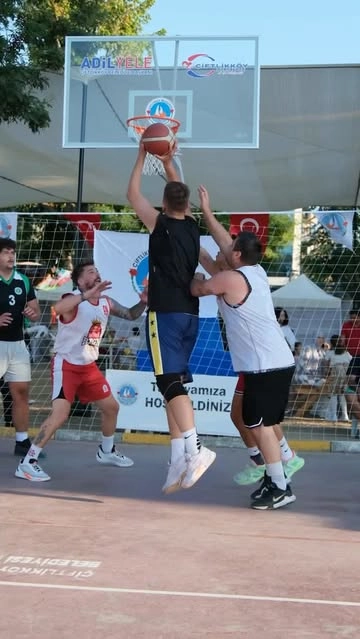 Çiftlikköy 3x3 Sokak Basketbolu Turnuvası: 26 Takım Mücadele Etti