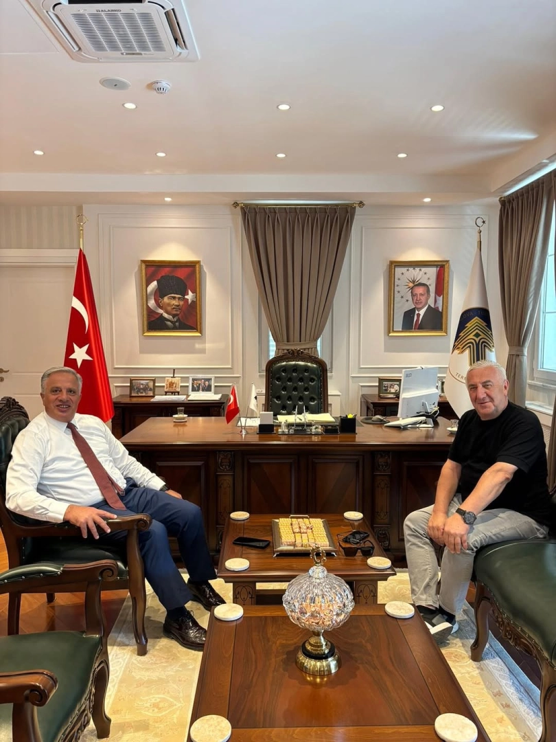 Tamer Öz, Termal Belediye Başkanı Sinan Acar'ı Makamında Ziyaret Etti