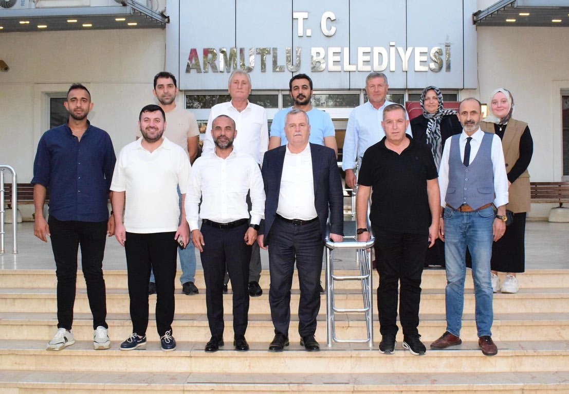 AK Parti Armutlu'da Belediye Başkanı ile İstişare: Projeler Masaya Yatırıldı