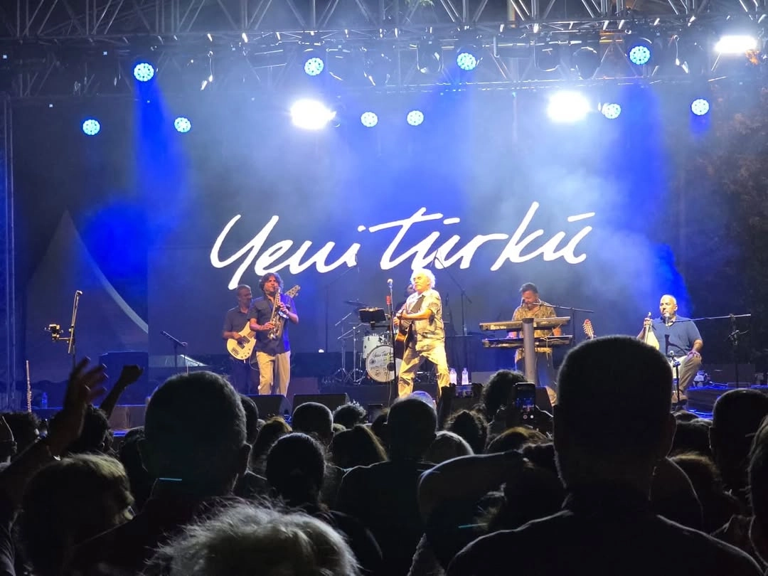 Çınarcık Altın Çınar Festivali 2. Gece: Yeni Türkü ve Ceren Sagu Coşturdu