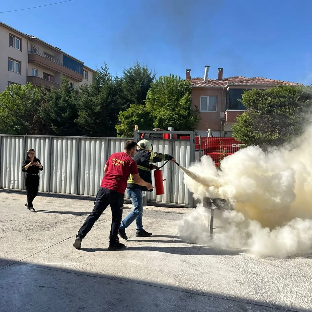 Çiftlikköy'de Özdilek Çalışanlarına Yangın Eğitimi ve Tatbikatı