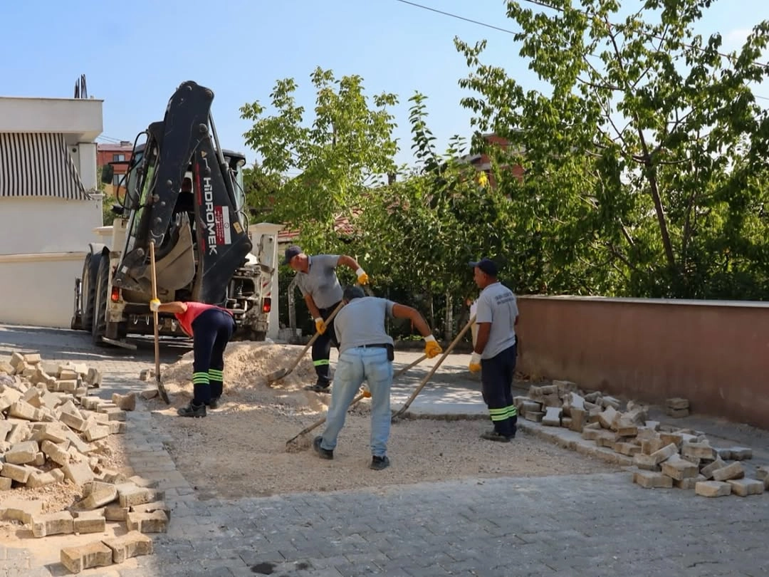 Yalova Bayraktepe'de Parke Tamiratı: Yollar Yenileniyor