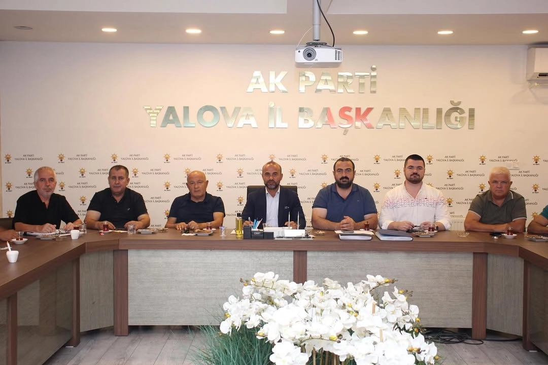 AK Parti Yalova'da Haftalık Toplantı: Seçim Hazırlıkları ve Gençlik Çalışmaları