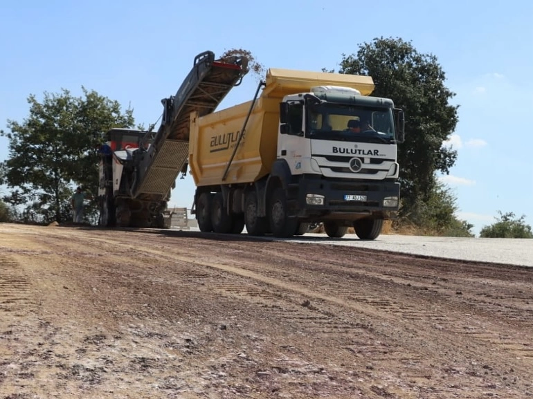 Yalova Hüseyin Altan Caddesi Asfalt Yenileme Çalışmaları Başladı