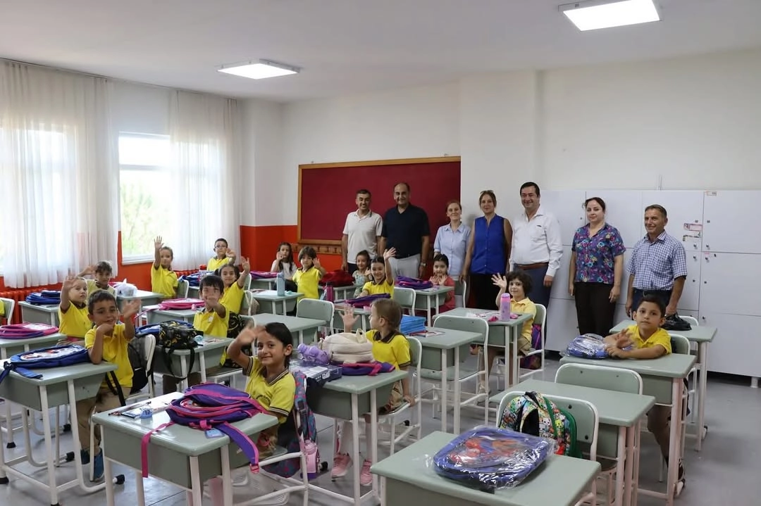 Subaşı Belediyesi 1. Sınıf Öğrencilerine Okul Çantası ve Kırtasiye Desteği