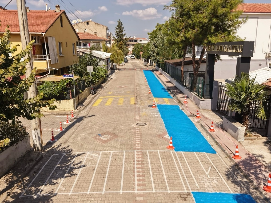 Yalova'da Sokaklar Çocuk Dostu ve Yaya Öncelikli Alanlara Dönüşüyor
