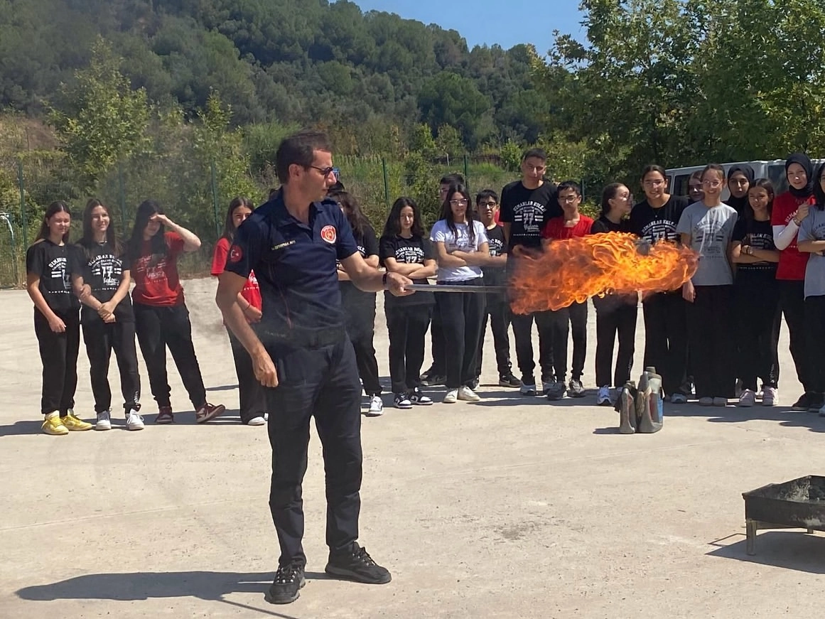 Yalova'da Lise Öğrencilerine Afet Bilinci Eğitimi Verildi