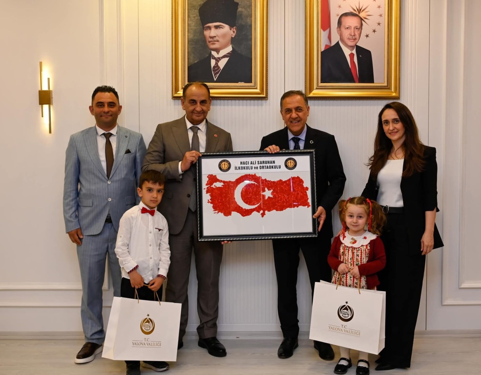 Minik Ellerden Büyük Türkiye Haritası