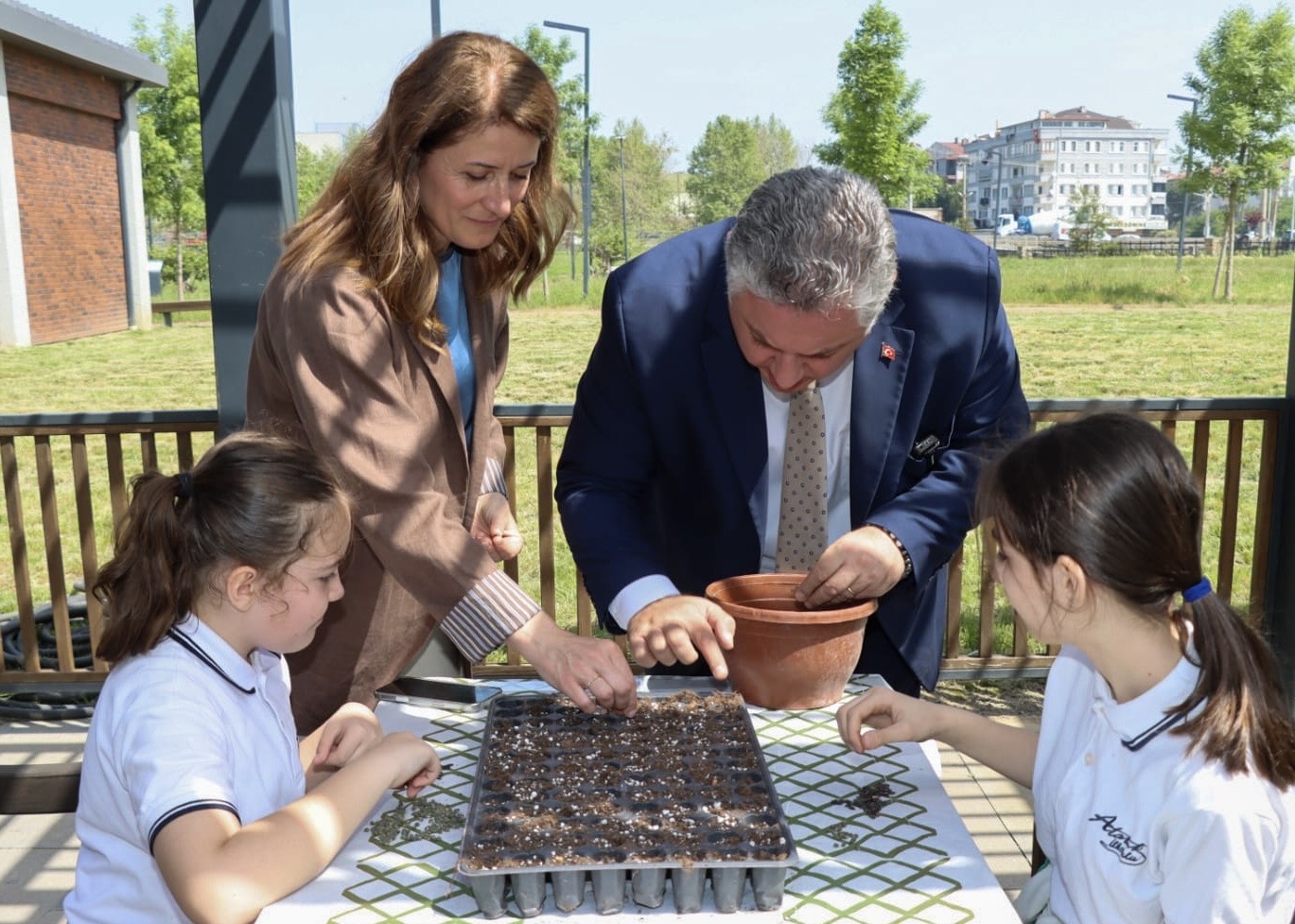 Yalova’da Gelecek Toprakta Filizleniyor: Minik Eller Ata Tohumlarını Geleceğe Taşıdı - Galeri