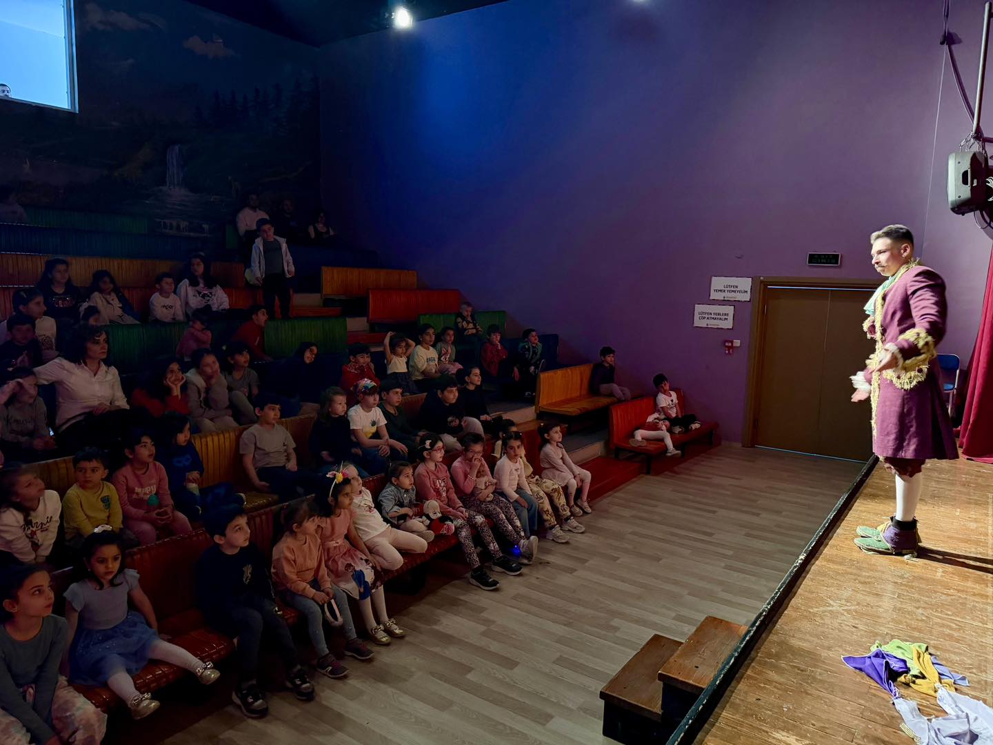 Yalova’da Çocuklar “Kayıp Gösteri” ile Sihirli Yolculuğa Çıktı