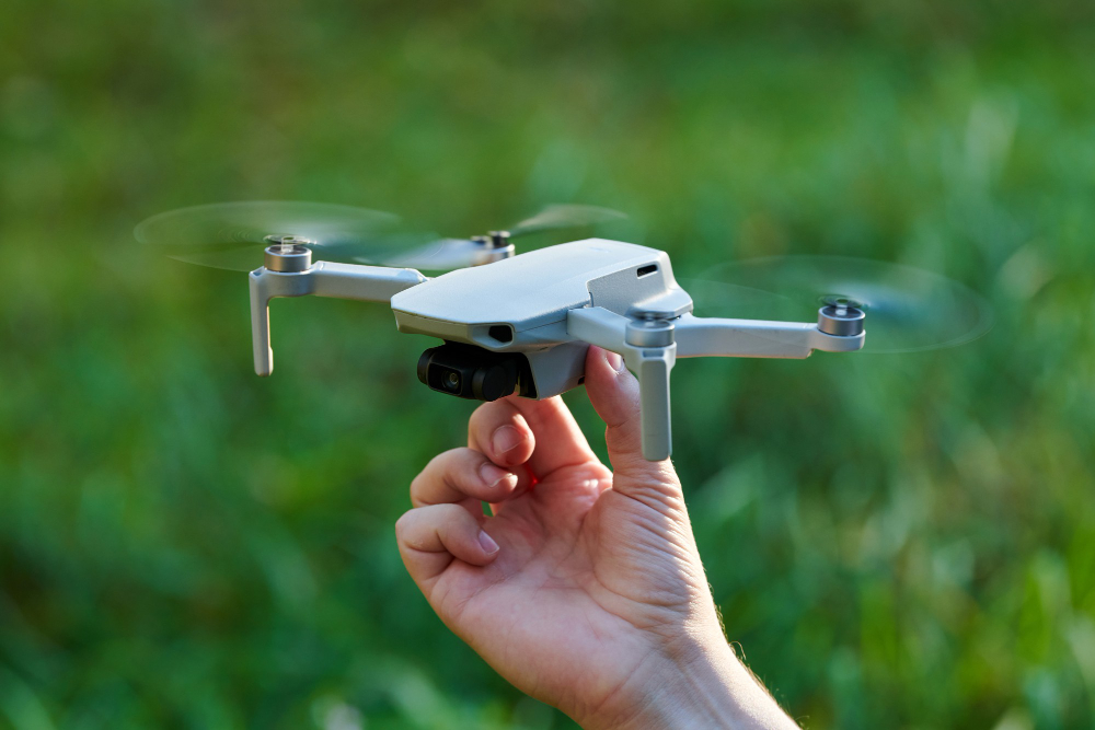 Havada Nokta Atışı: Eski Füze Mühendisi Sivrisinekleri Avlayan 40 Gramlık Drone Geliştirdi
