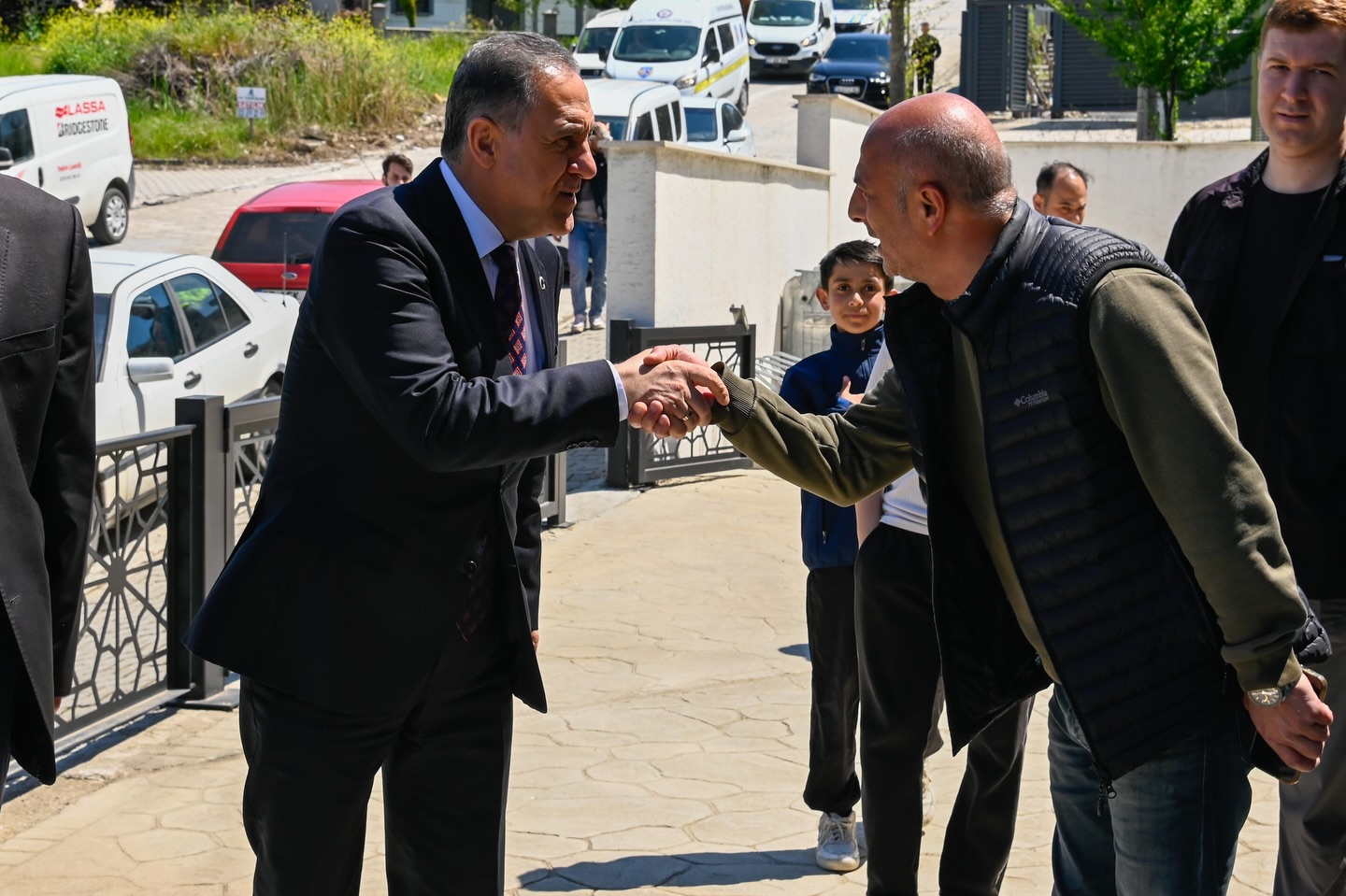 Vali Usta Mahalle Halkının Sorunlarını Yerinde Dinledi