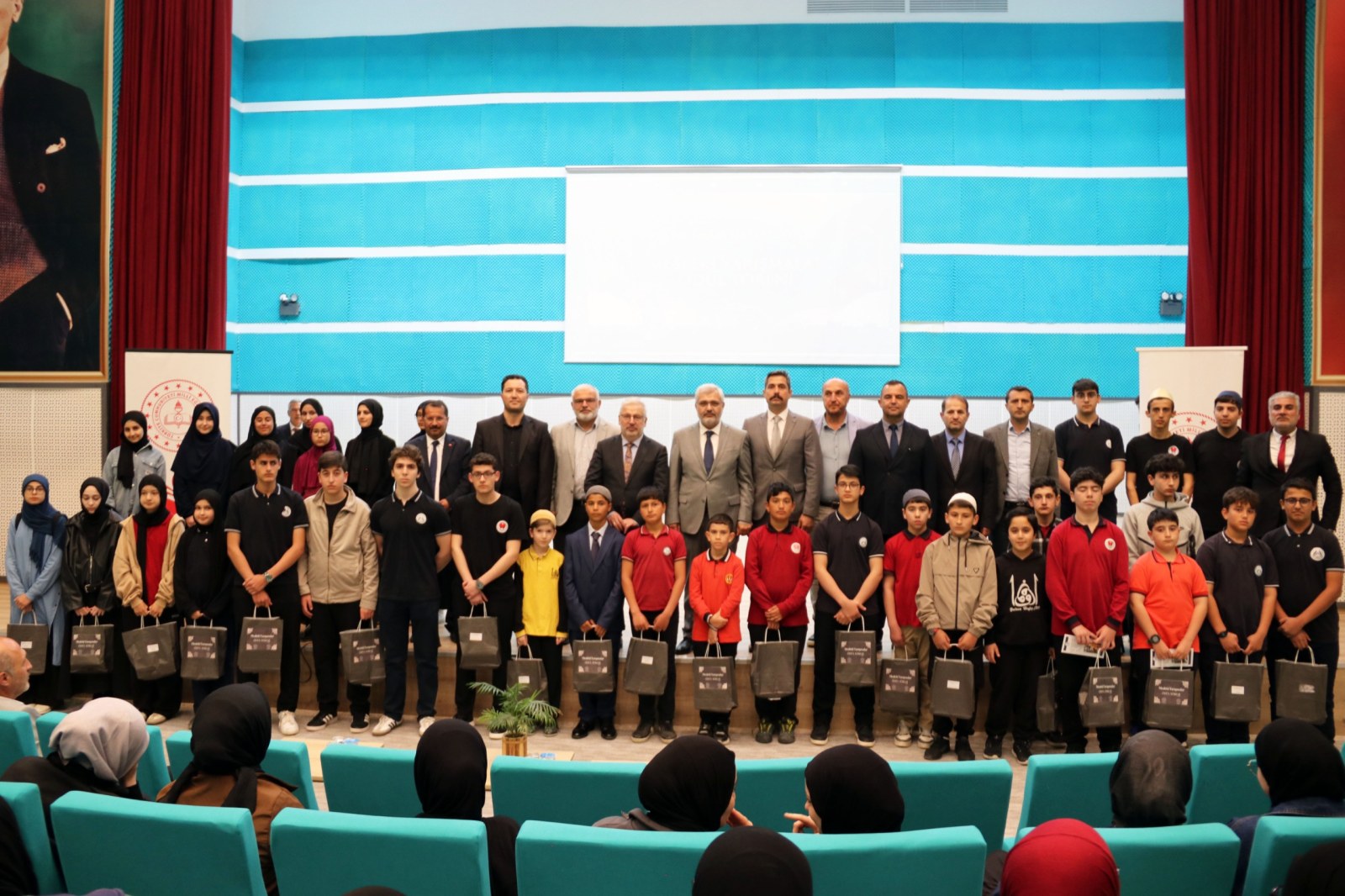 Yalova'da İmam Hatip Öğrencileri Başarılarıyla Ödülleri Topladı