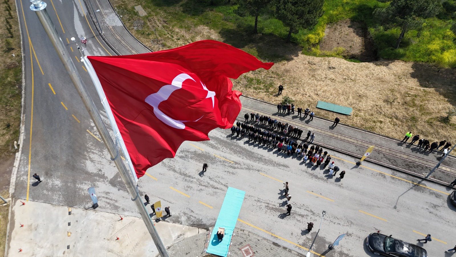 Yalova Üniversitesi'nde Bayrak Yükseldi, Duygular Zirveye Çıktı! - Galeri
