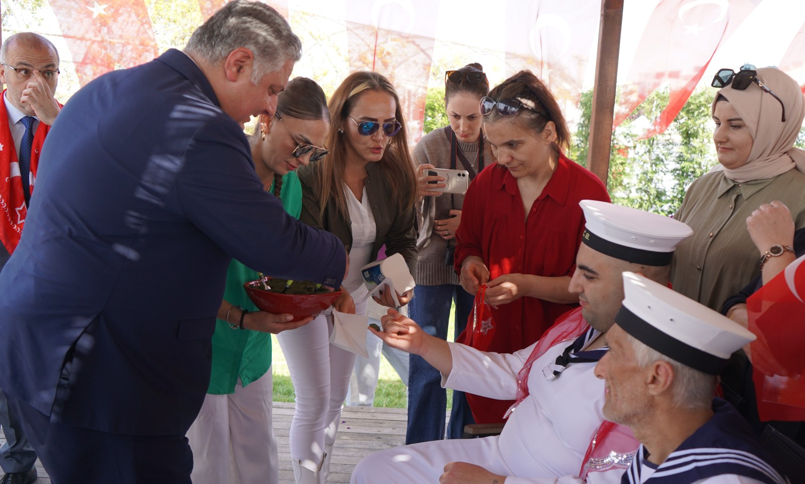Yalova’da Duygu Dolu Anlar: Engelli Gençlerin Askerlik Gururu Kına Gecesiyle Taçlandı