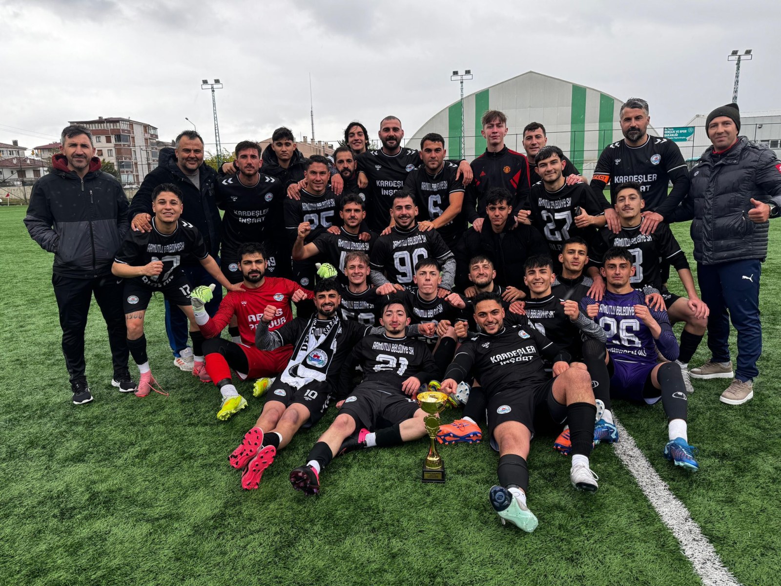 Şampiyon Armutlu Belediyespor