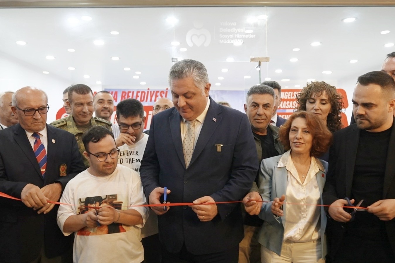 Yalova’da Gönül Belediyeciliği Şahlanıyor: İki Destek Masası Birden Hizmete Girdi