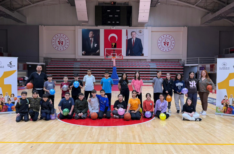 Yalova'da “Biz Bir Takımız” Projesi Gençleri Buluşturdu