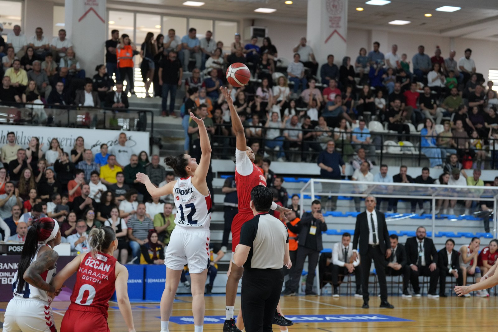 Basketbolun Sultanları Final Yolunda: Kırklareli Deplasmanda Seriyi Eşitledi