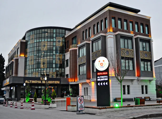 Yalova Altınova'da Cumhuriyet Camii Krizi: Müftülük Tartışmalı Protokolü Askıya Aldı!