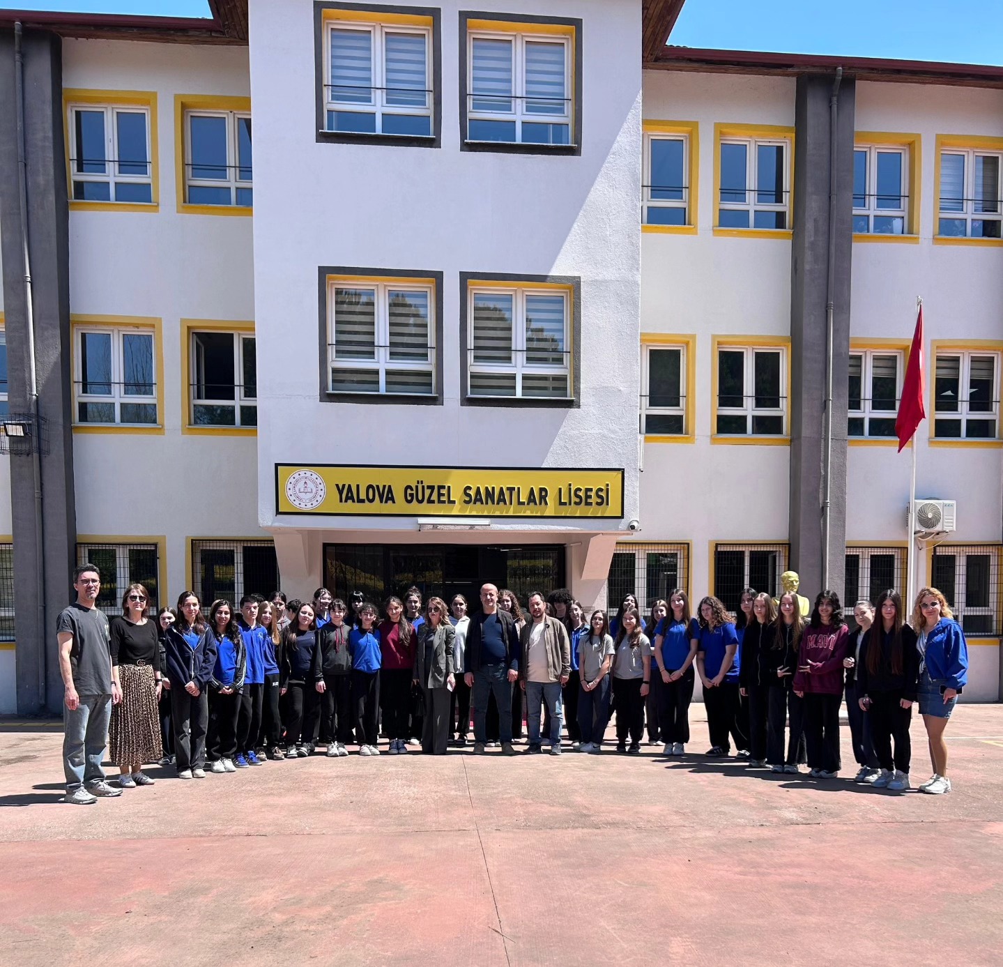 Yalova Güzel Sanatlar Lisesi'nde Sanat Dolu Buluşma: Geleceğin Sanatçıları Okulu Keşfetti