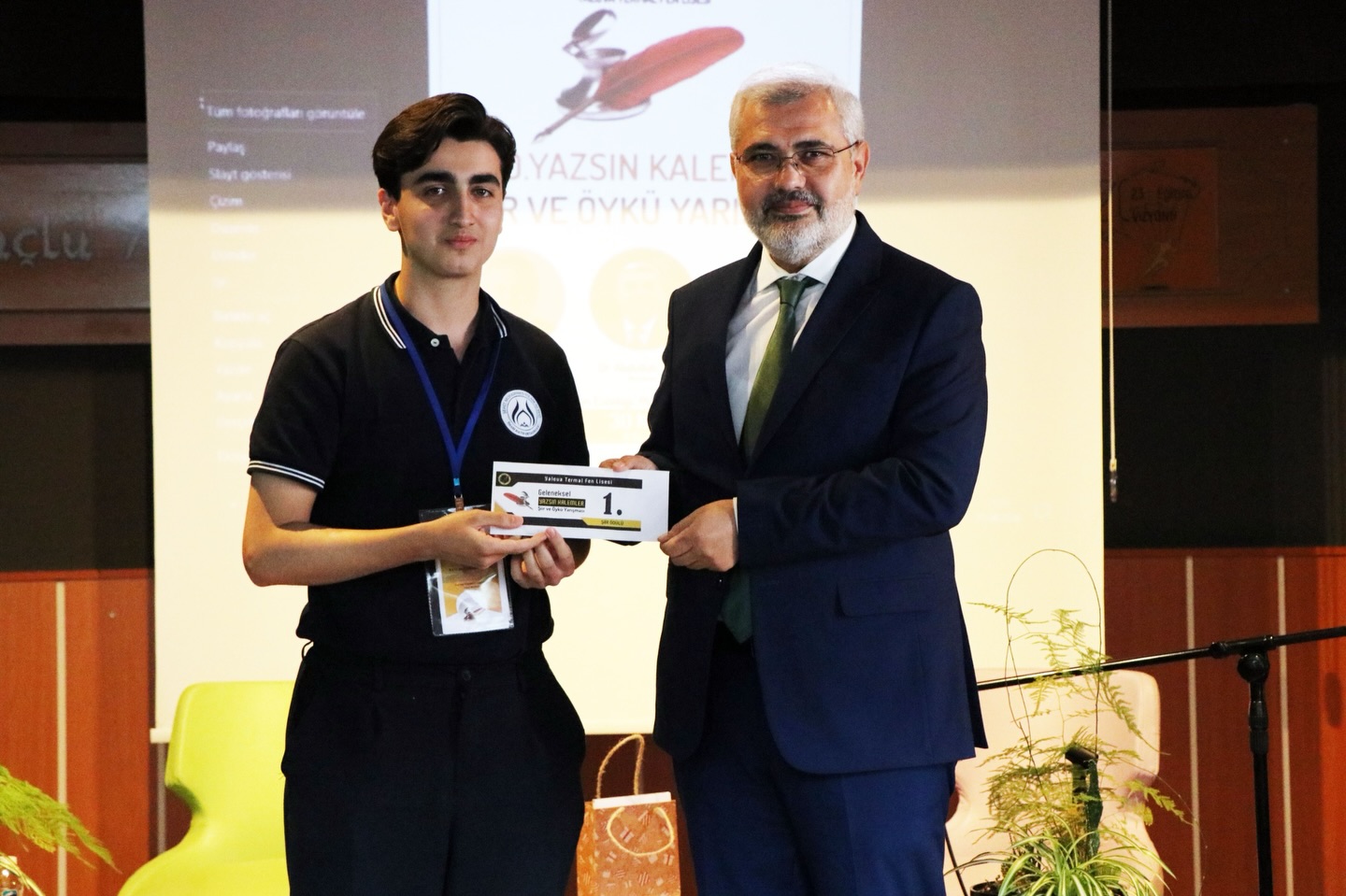 Yalova’da Öğrenciler Edebiyat Yarışmasında Buluştu
