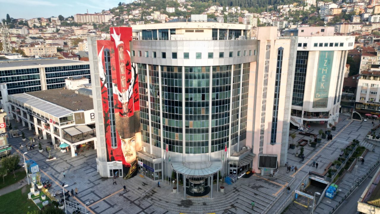 İzmit Belediyesi'ne Yolsuzluk Operasyonu
