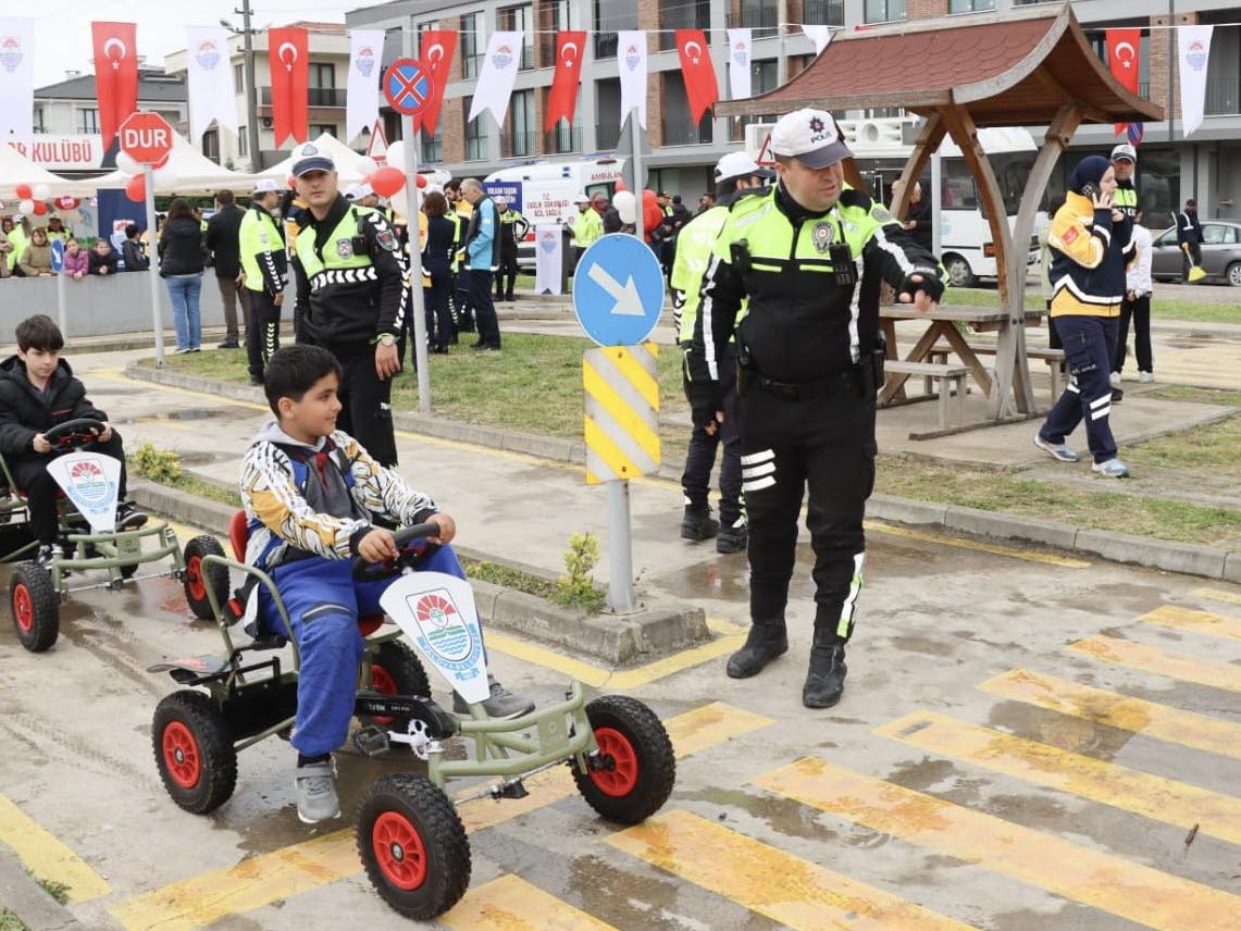 Yalova'da Çocuklar Trafiği Pistte Öğrendi
