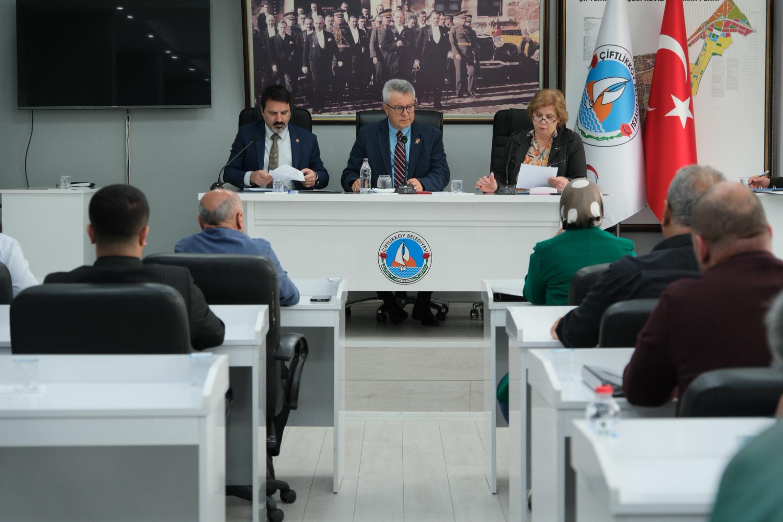 Çiftlikköy’de Belediye Meclisi’nden Mali Disipline Tam Not