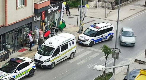 Yalova'da Cami Önünde Bomba Paniği: Şüpheli Valiz Fünye ile Patlatıldı! - Galeri